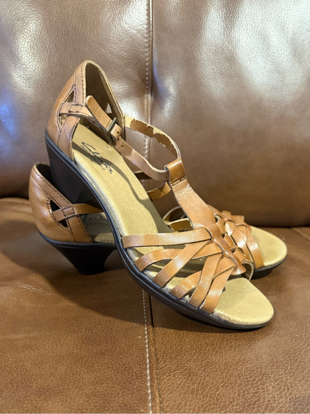 Clark’s | Tan Strappy Sandals